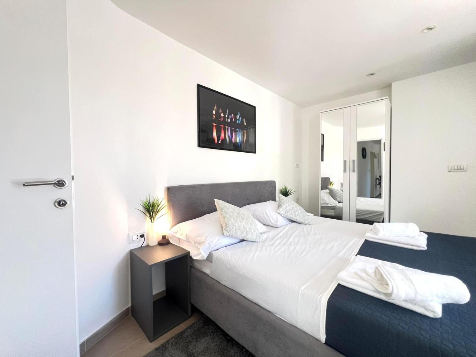 Ferienwohnung Azzurro Mare Pula Exterior foto