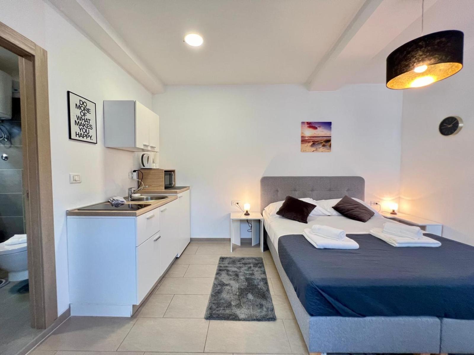 Ferienwohnung Azzurro Mare Pula Exterior foto