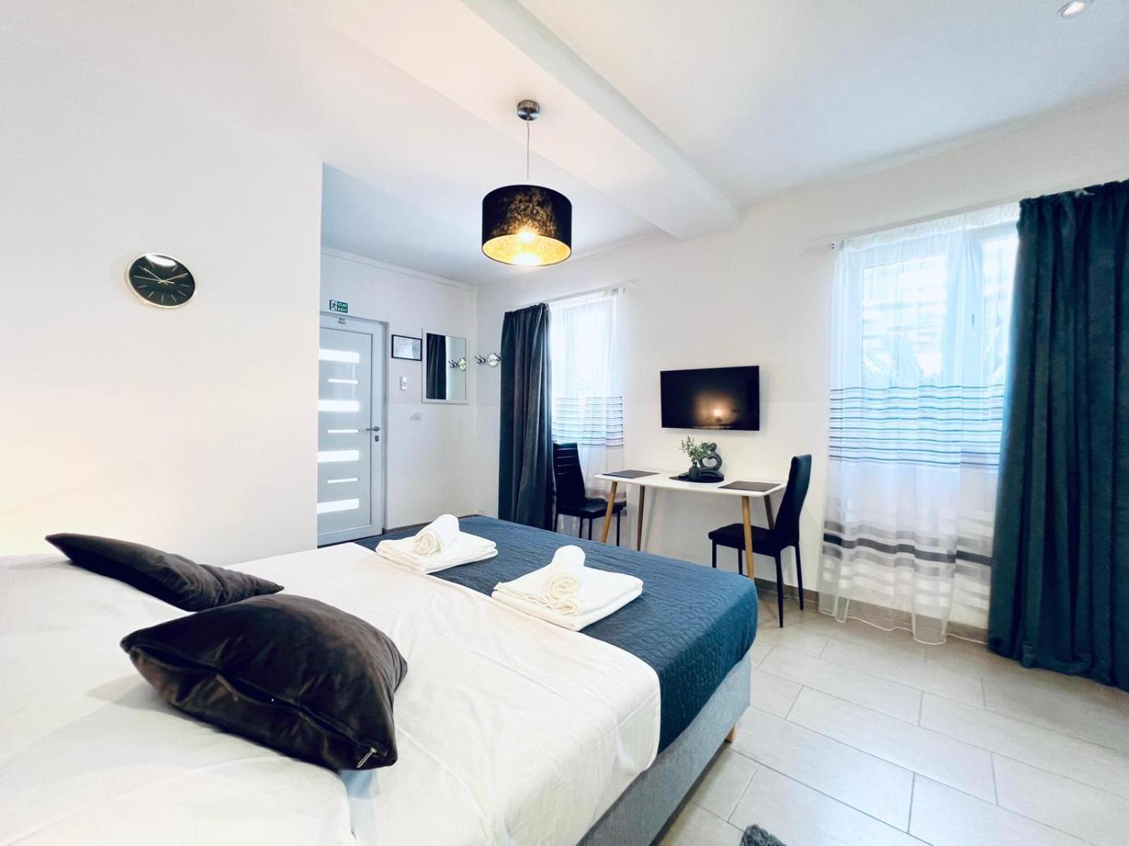 Ferienwohnung Azzurro Mare Pula Exterior foto