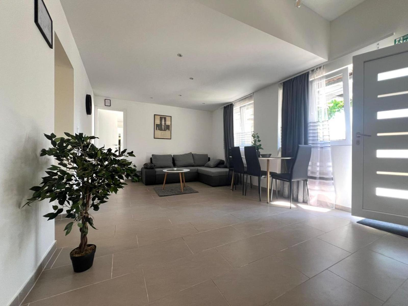 Ferienwohnung Azzurro Mare Pula Exterior foto
