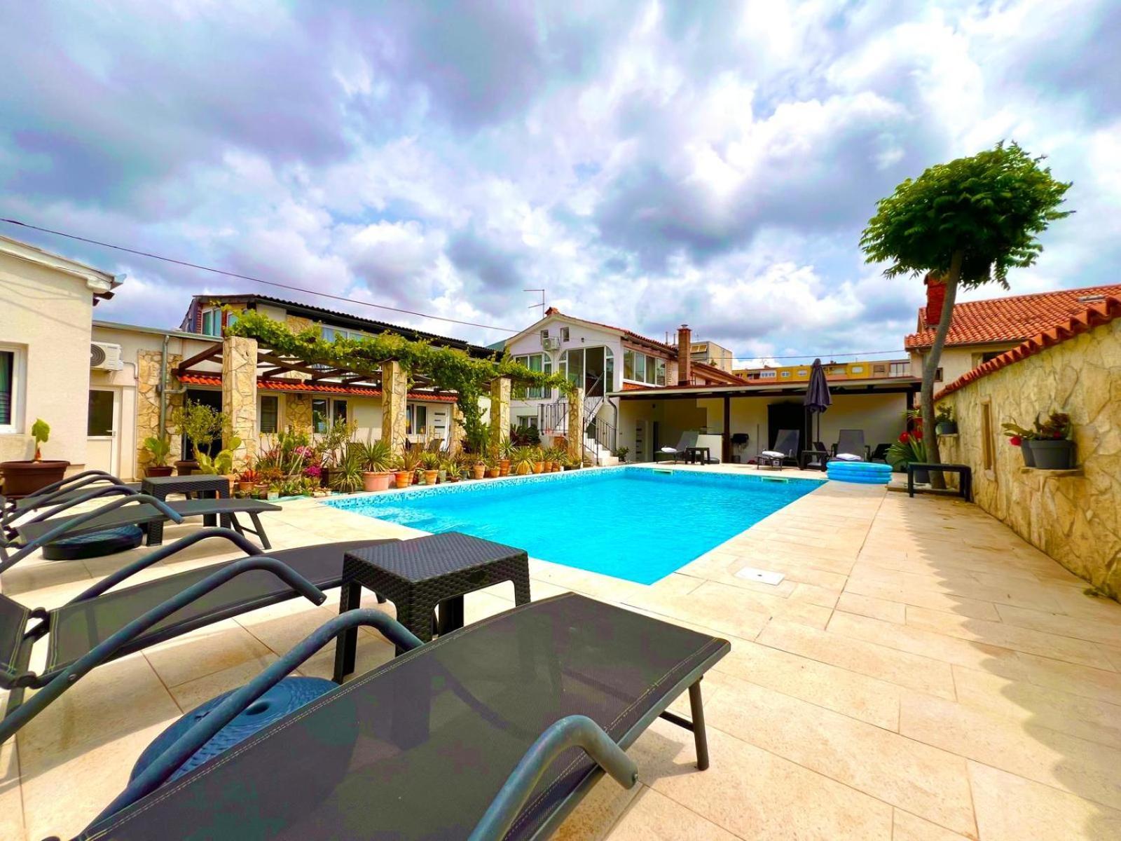 Ferienwohnung Azzurro Mare Pula Exterior foto