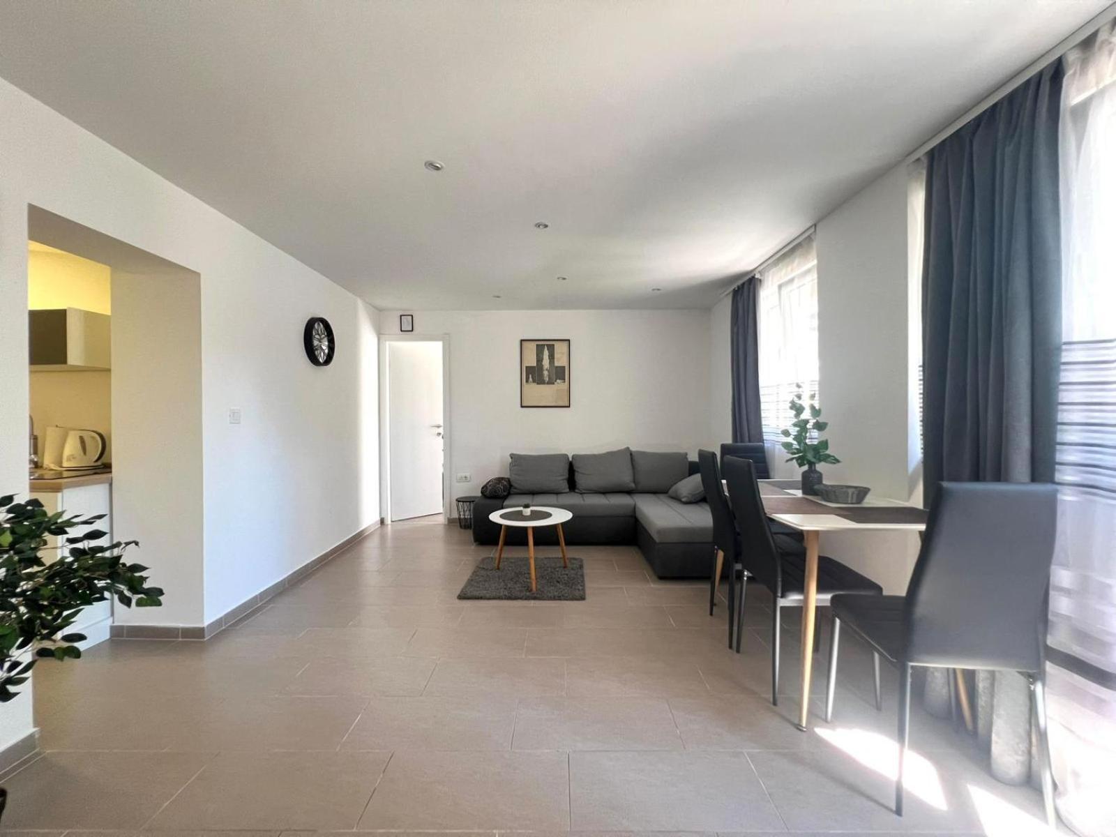 Ferienwohnung Azzurro Mare Pula Exterior foto
