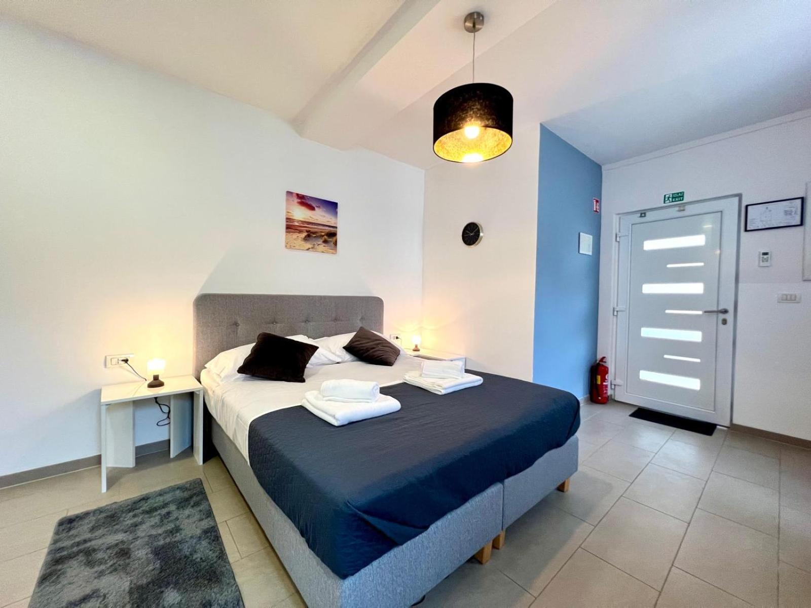 Ferienwohnung Azzurro Mare Pula Exterior foto