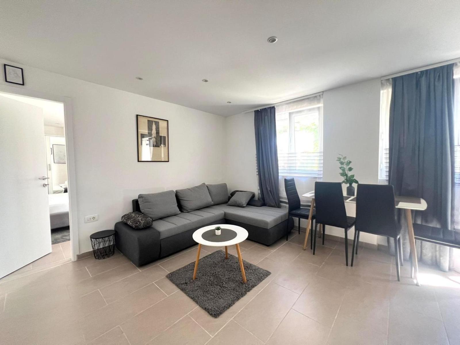 Ferienwohnung Azzurro Mare Pula Exterior foto