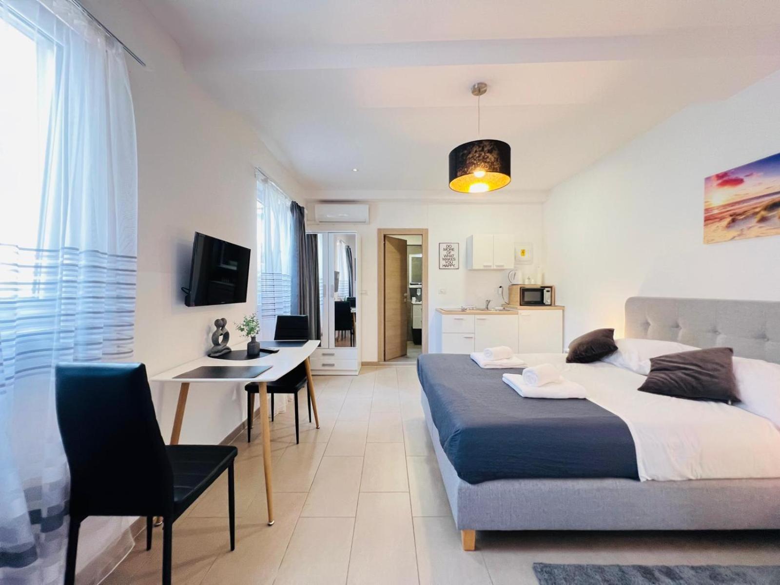Ferienwohnung Azzurro Mare Pula Exterior foto