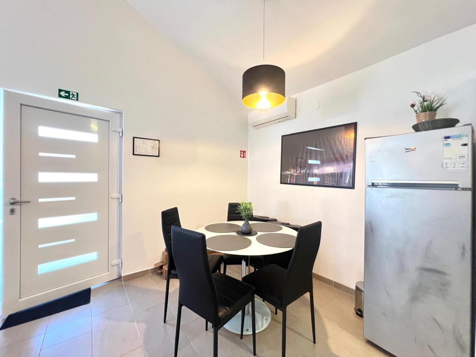 Ferienwohnung Azzurro Mare Pula Exterior foto