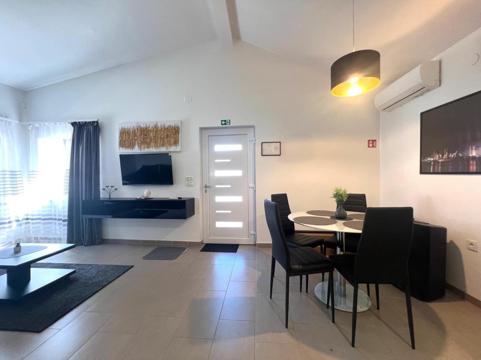 Ferienwohnung Azzurro Mare Pula Exterior foto